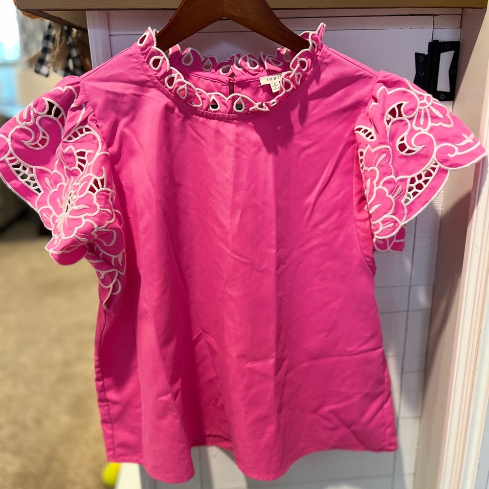 JODIFL ruffle sleeve blouse hot pink embroidered size Small. 1430